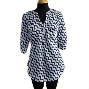 41 Hawthorn women’s size S blue print 3/4 sleeve pockets 1/2 button v neck top